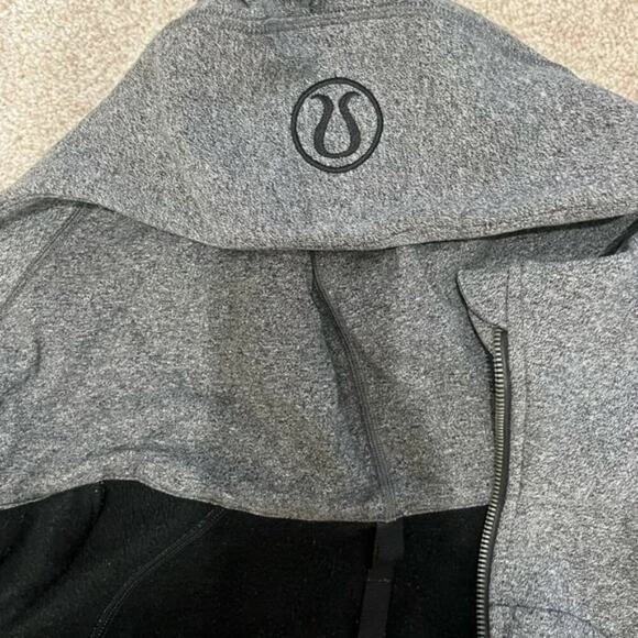 Lululemon Scuba Hoodie Size 6 Gray Zip Up High Quality Cozy Athleisure - Picture 4 of 6